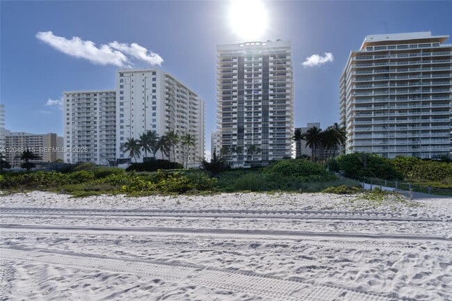 Building Photo - 5757 Collins Ave
