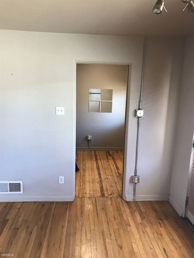 Building Photo - 1 br, 1 bath Townhome - 2805 Xavier Street