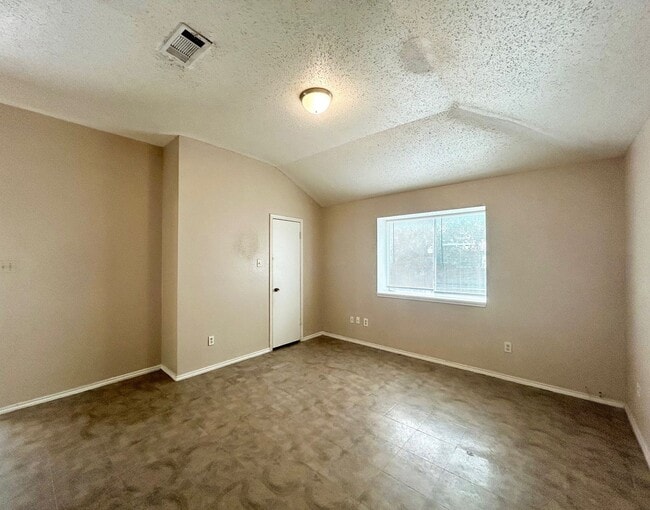 Building Photo - 2 Bedroom 2 bath in BIG COUNTRY GDN HMS