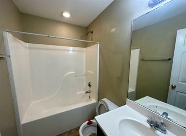 Building Photo - House for Rent
