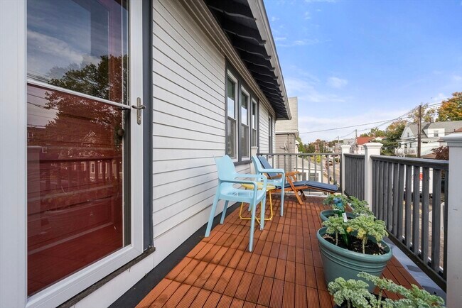 Building Photo - 137 Thacher St