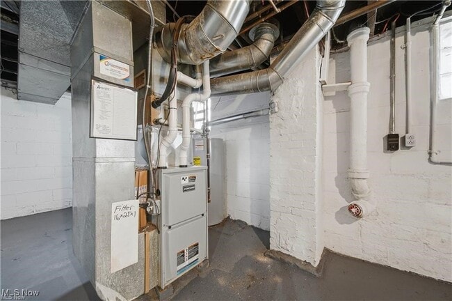 Building Photo - 437 Erie St