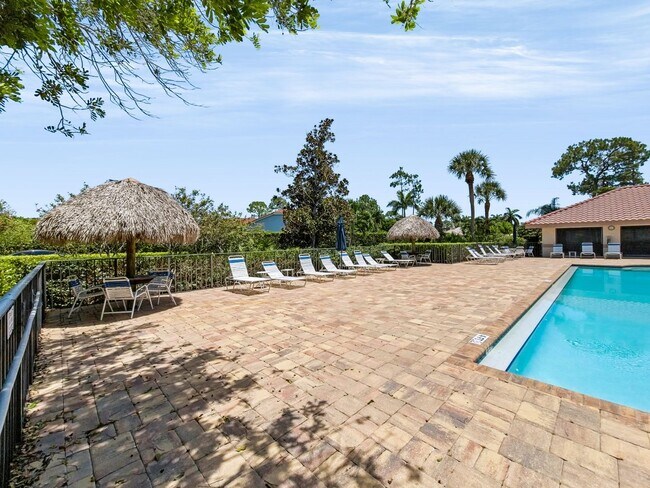 Building Photo - ** COACH HOMES @ BERKSHIRE LAKES ** 2 BED / 2 BATH - 1ST FLOOR CONDO - GARAGE - ANNUAL RENTAL