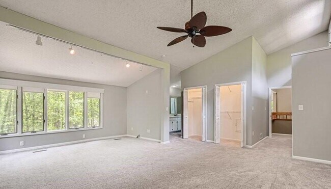 Building Photo - 38 Argyll Dr