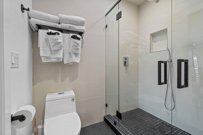 Building Photo - 3470 Carlsbad Blvd