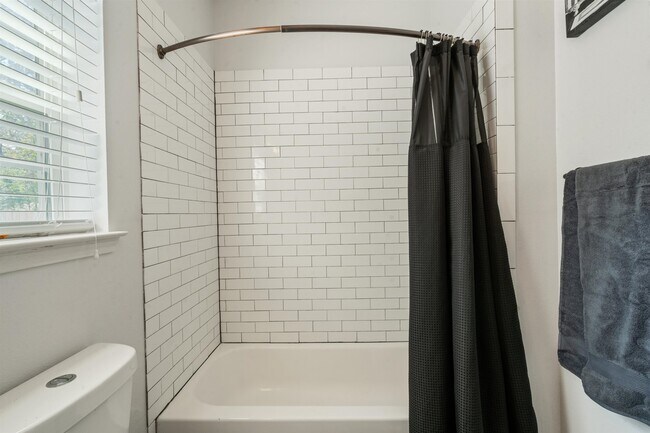 Building Photo - 200 Wallen St