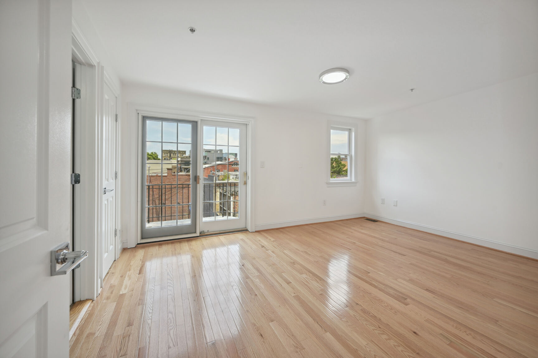 Building Photo - 933 M St NW