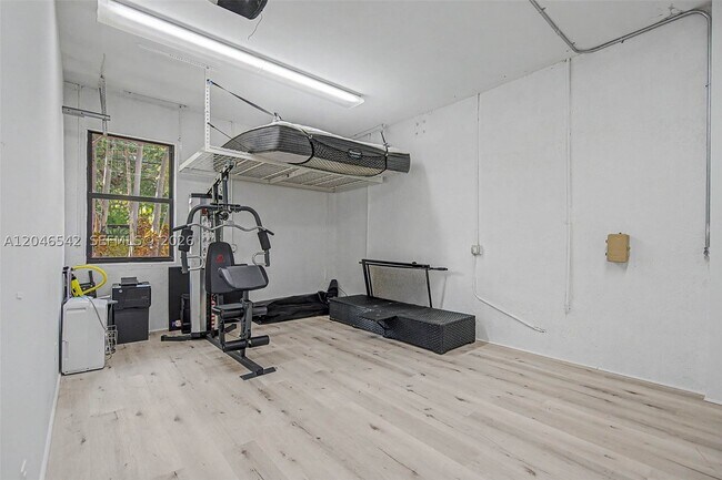 Building Photo - 2561 Trapp Ave