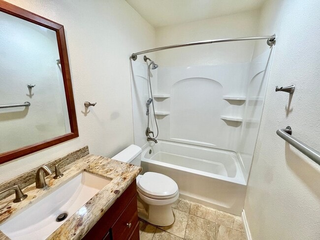 Building Photo - 2bd/2bth Apartment in Santee with In-Unit ...