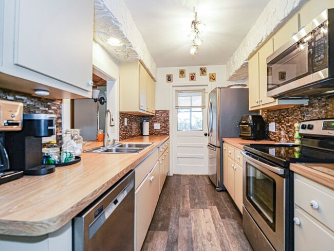 Building Photo - 174 Joy Haven Dr