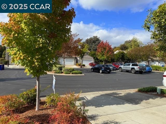 Building Photo - 10 Tarn Ct