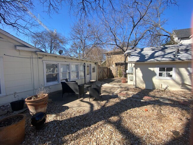 Building Photo - 8th