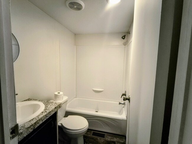 Building Photo - 715 Windwood Dr