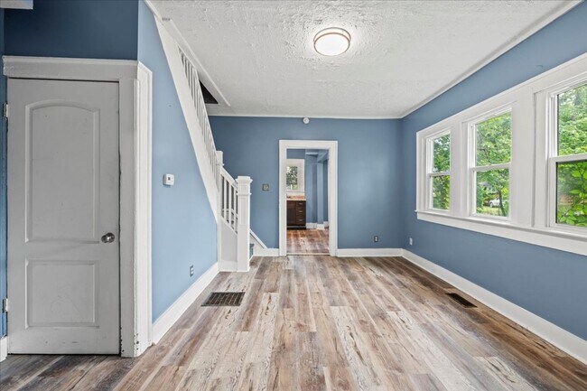 Building Photo - 408-408 N Parker Ave