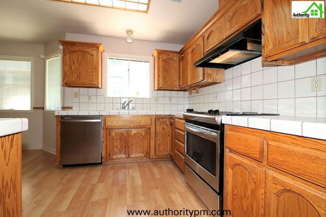 Building Photo - 428 Dominica Ct