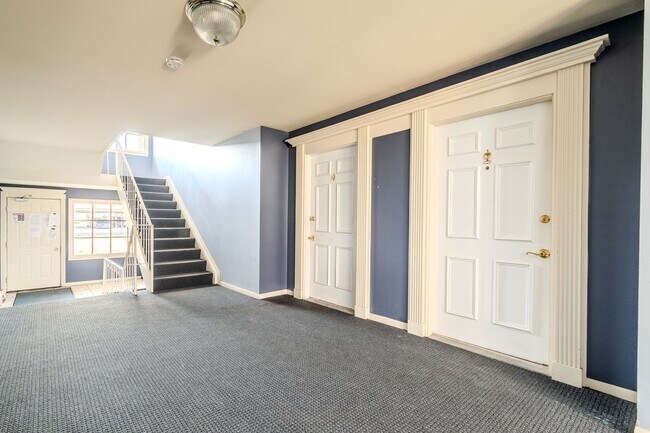 Building Photo - Move-In Ready Fox Hills Condo with In-Unit Laundry & Assigned Carport