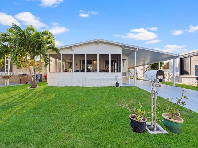 Building Photo - 806 S Jade Dr