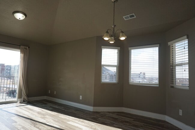 Building Photo - 8264 Resaca Dr