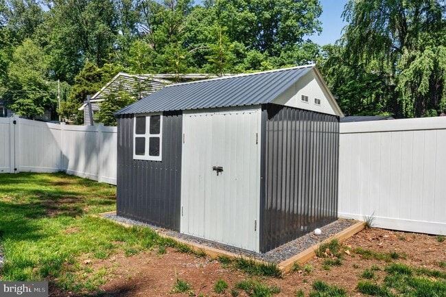 Building Photo - 3925 Ashwood Pl