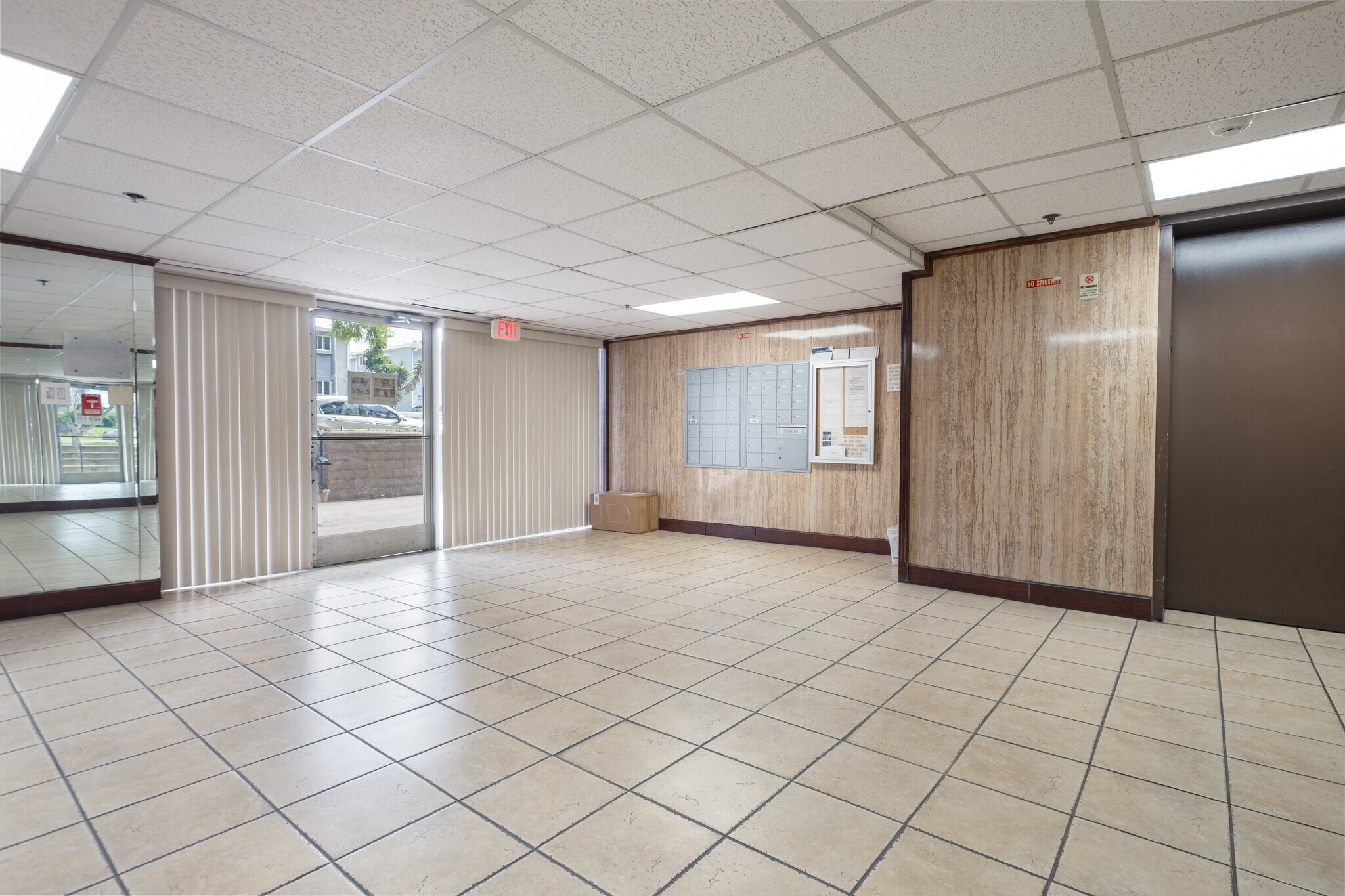 Building Photo - 433 S Manhattan Pl