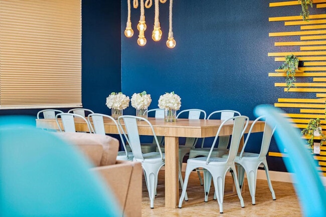 Building Photo - 8964 Bismarck Palm Rd