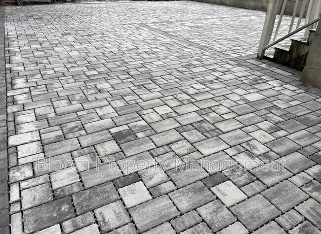 Building Photo - 50 Morris St