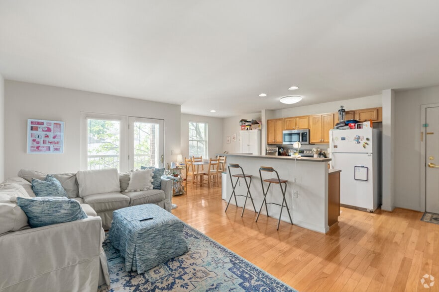 3BR, 3BA - 1,316SF - Venable Court Apartments