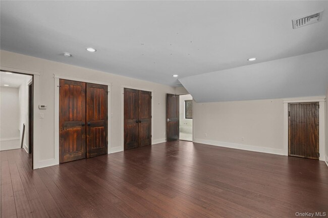 Building Photo - 600 Cantitoe St