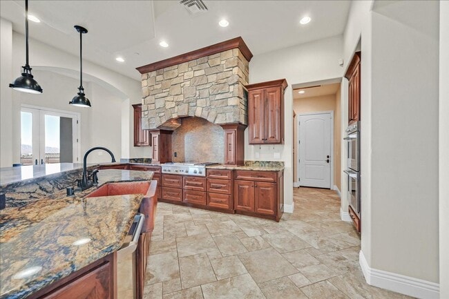 Building Photo - Custom Luxury Home with Strip and Mountain Views!