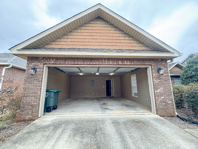 Building Photo - 104 Sagewood Ln
