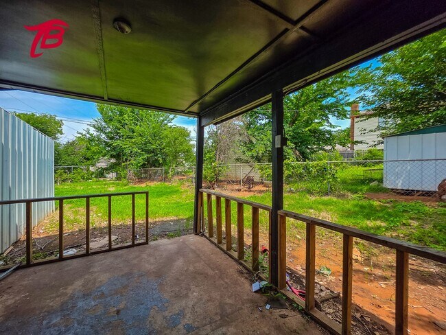 Building Photo - Spacious Split-Level 4-Bedroom Home with T...