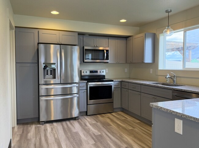 Building Photo - Modern Kalispell Home