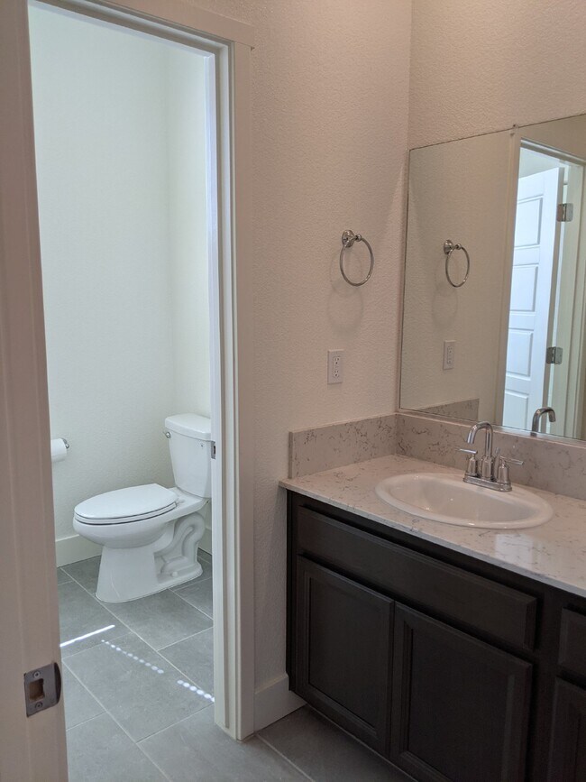 Building Photo - 2473 Pineda Dr