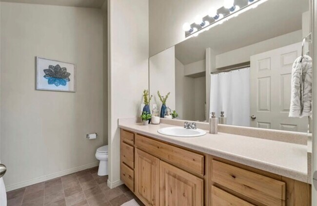Building Photo - Stunning Home in Excellent Location!