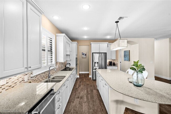 Building Photo - 14750 Laguna Dr