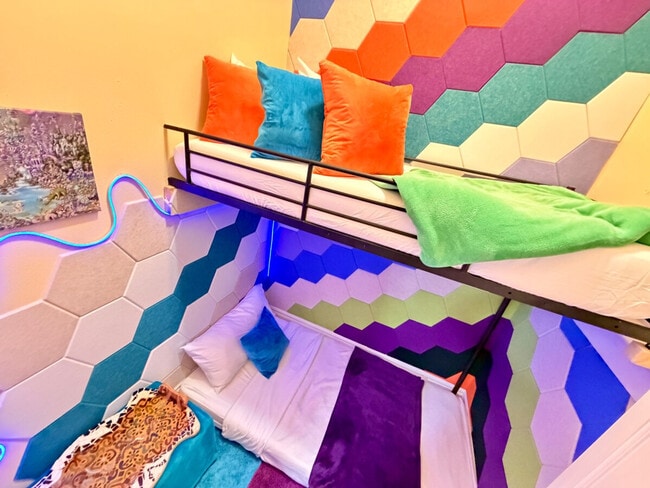 Building Photo - 509 S Willow Ave