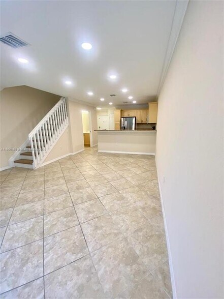 Building Photo - 4935 SW 66th Ter