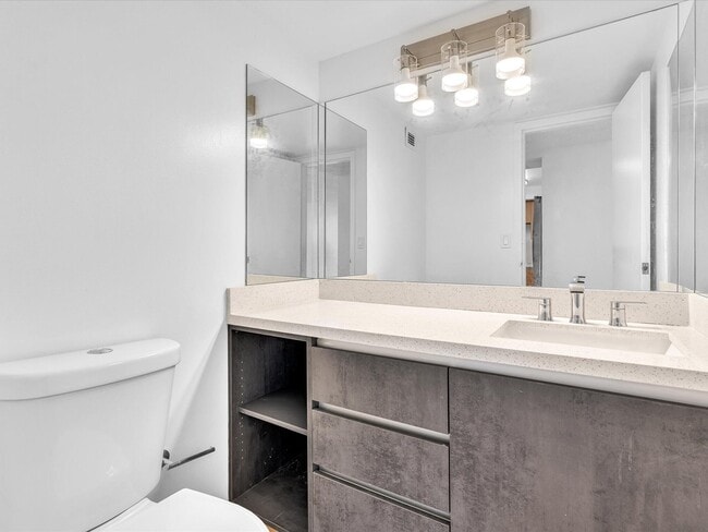 Building Photo - 2655 Collins Ave