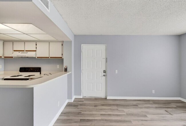 Building Photo - ONE BEDROOM ONE BATHROOM!! WATERFRONT COMMUNITY
