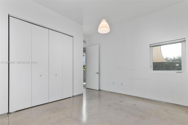 Building Photo - 3660 SW 24th Ter