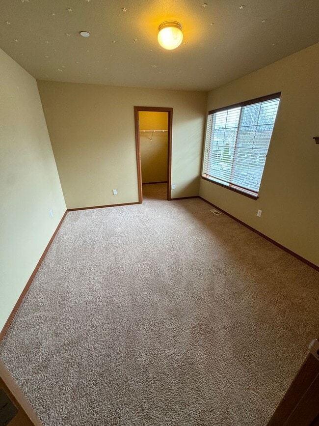 Building Photo - 1190 Swan Loop