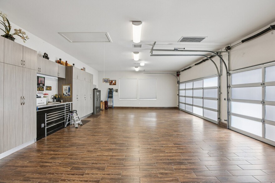 Building Photo - 27048 Triumph Ave