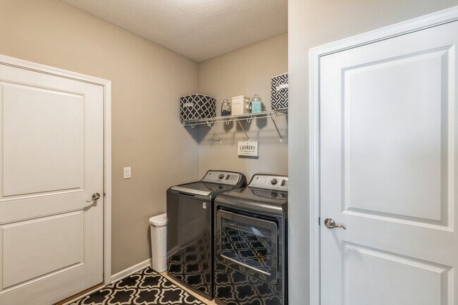 Building Photo - 1588 Foxtail Dr SE