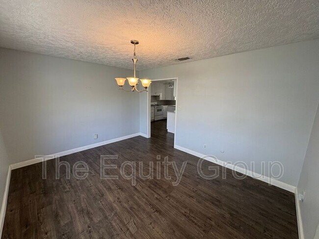 Building Photo - 473 W Deodar Ln