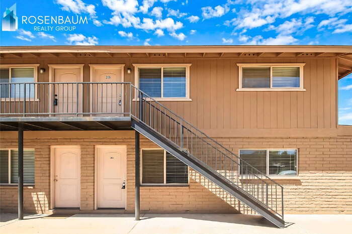 Building Photo - 208 S Doran