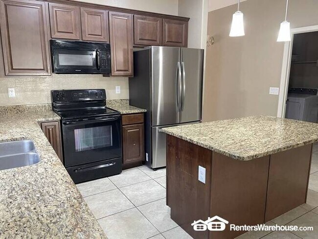 Building Photo - North Phoenix Beauty 4bed + den 3bath clos...