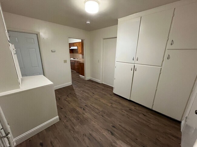 Building Photo - Wonderful Porterville House, Available Now!