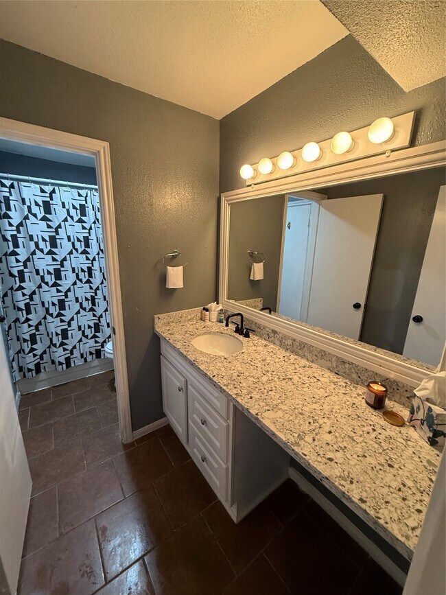 Building Photo - 12500 Sandpiper Dr