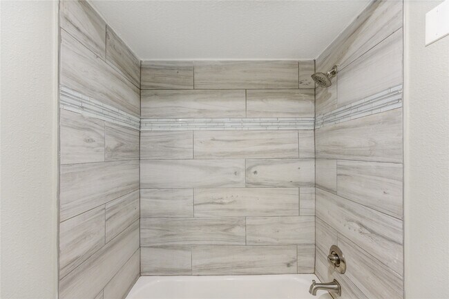 Building Photo - 5054 Pine Cliff Dr