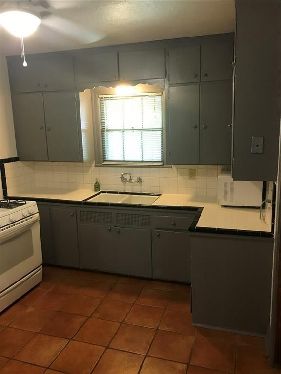 Building Photo - 1501 W 40th St